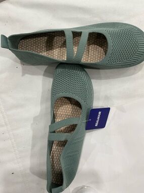 Size 9 new shoe in a sage green. Extremely comfortable for running about